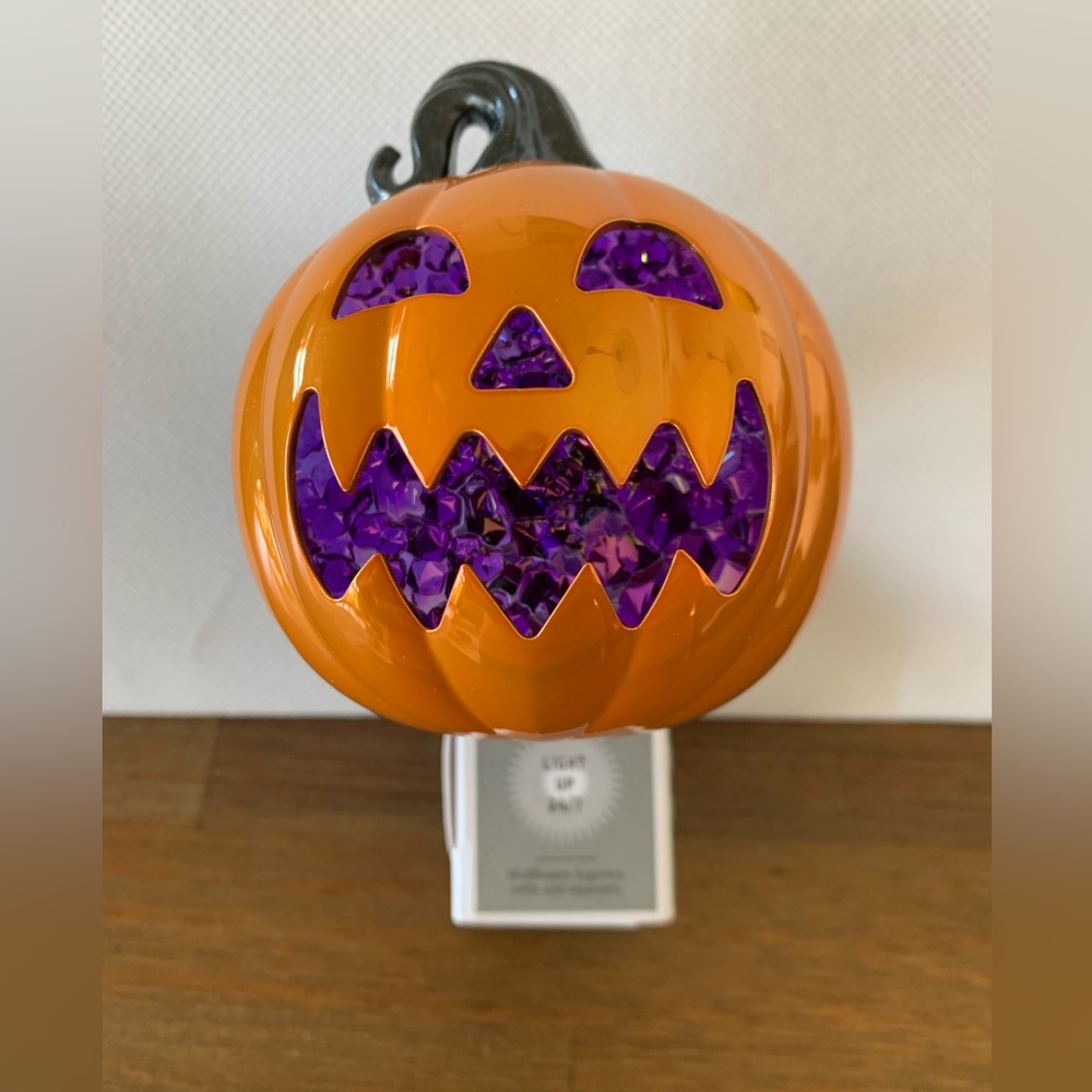 Bath & Body Works Jack O'Lantern Nightlight Wallflowers Fragrance Plug - NWT
